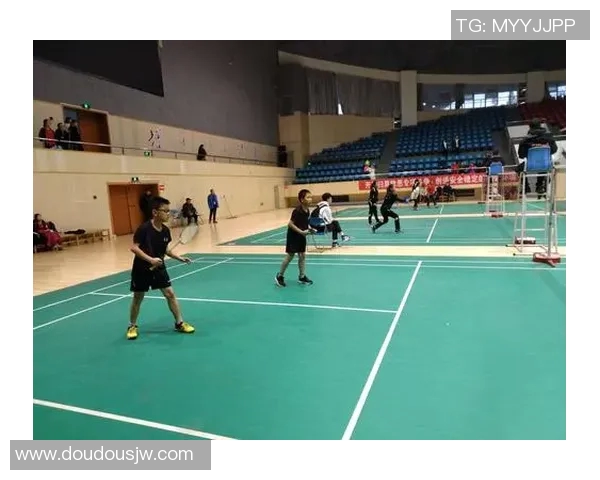 南京羽毛球队与西安羽毛球队赛后复盘分析比赛经验与战术策略