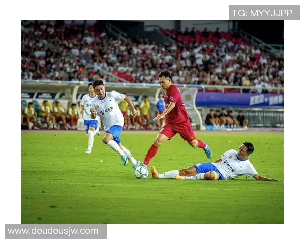 建业与武汉激战正酣比赛结果揭晓引发球迷热议