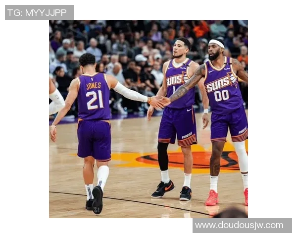 德文布克领衔太阳队冲击季后赛全力以赴展现领袖风范