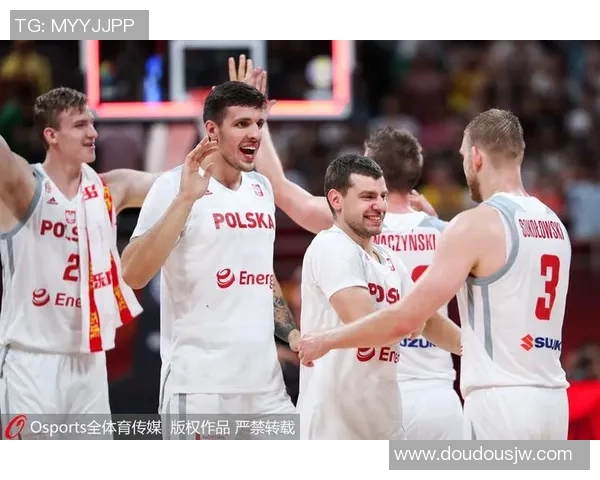 波兰与委瑞内拉激战正酣谁能在友谊赛中笑到最后