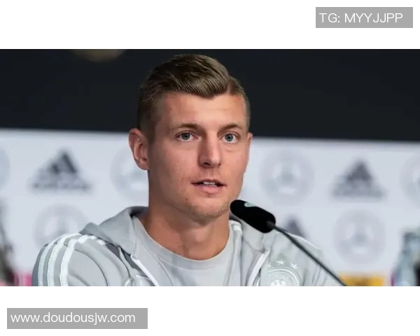 克罗斯在足球世界的传奇之路与未来发展展望