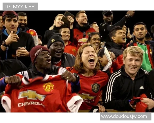 曼联迎战青年人期待精彩对决球迷热情高涨助威球队奋勇争胜