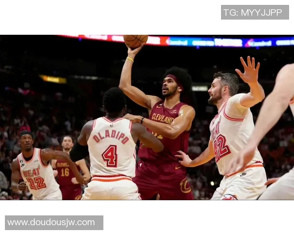 热火逆转骑士的传奇之战展现团队精神与不屈斗志